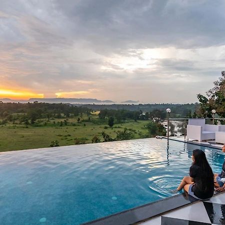 Stayvista'S Vine & Splash - Riverside Villa With An Infinity Pool And Indoor Games Karjat Exterior foto