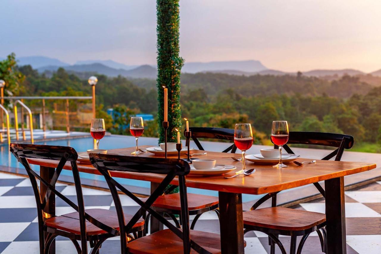 Stayvista'S Vine & Splash - Riverside Villa With An Infinity Pool And Indoor Games Karjat Exterior foto