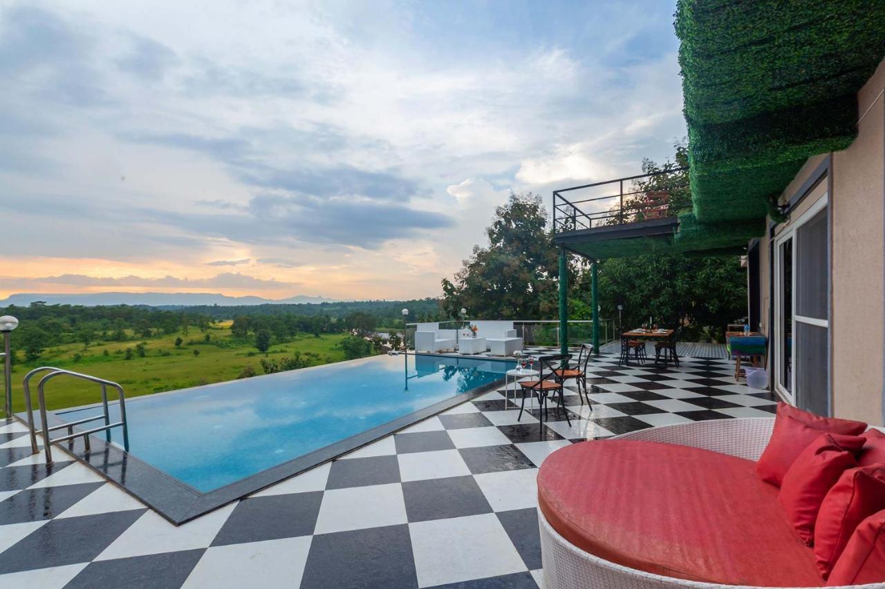 Stayvista'S Vine & Splash - Riverside Villa With An Infinity Pool And Indoor Games Karjat Exterior foto