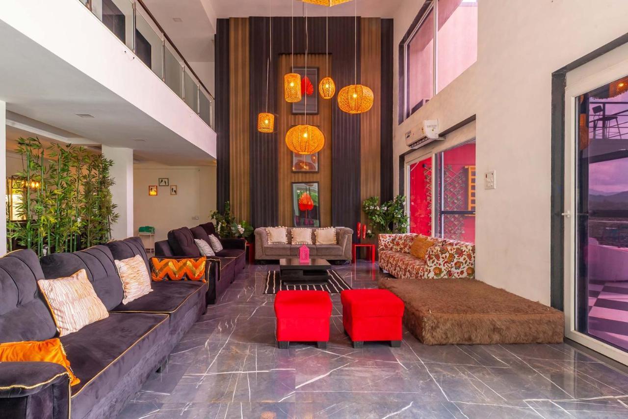 Stayvista'S Vine & Splash - Riverside Villa With An Infinity Pool And Indoor Games Karjat Exterior foto