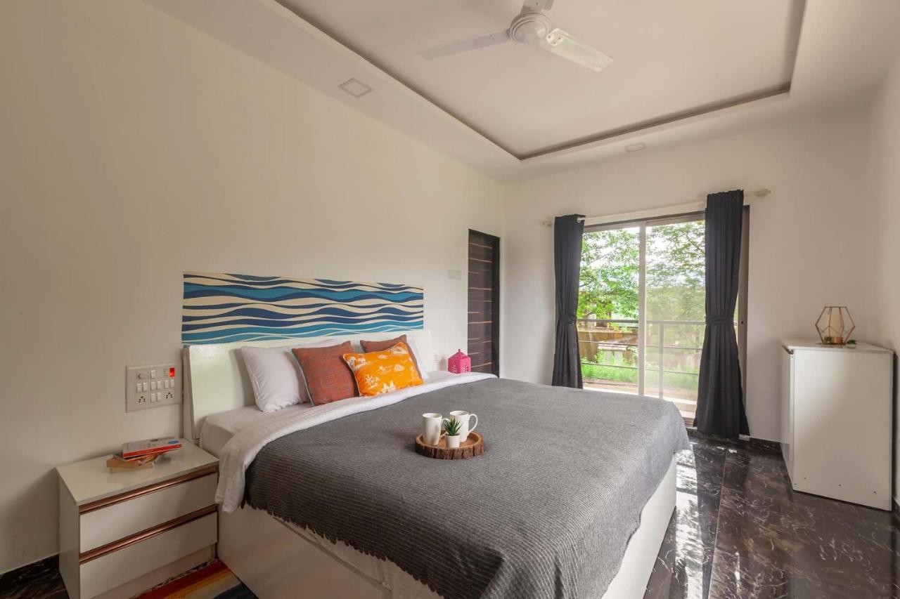 Stayvista'S Vine & Splash - Riverside Villa With An Infinity Pool And Indoor Games Karjat Exterior foto